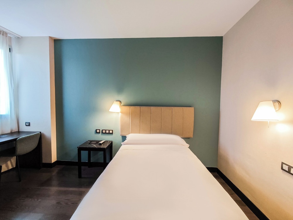 Single Room photo 2