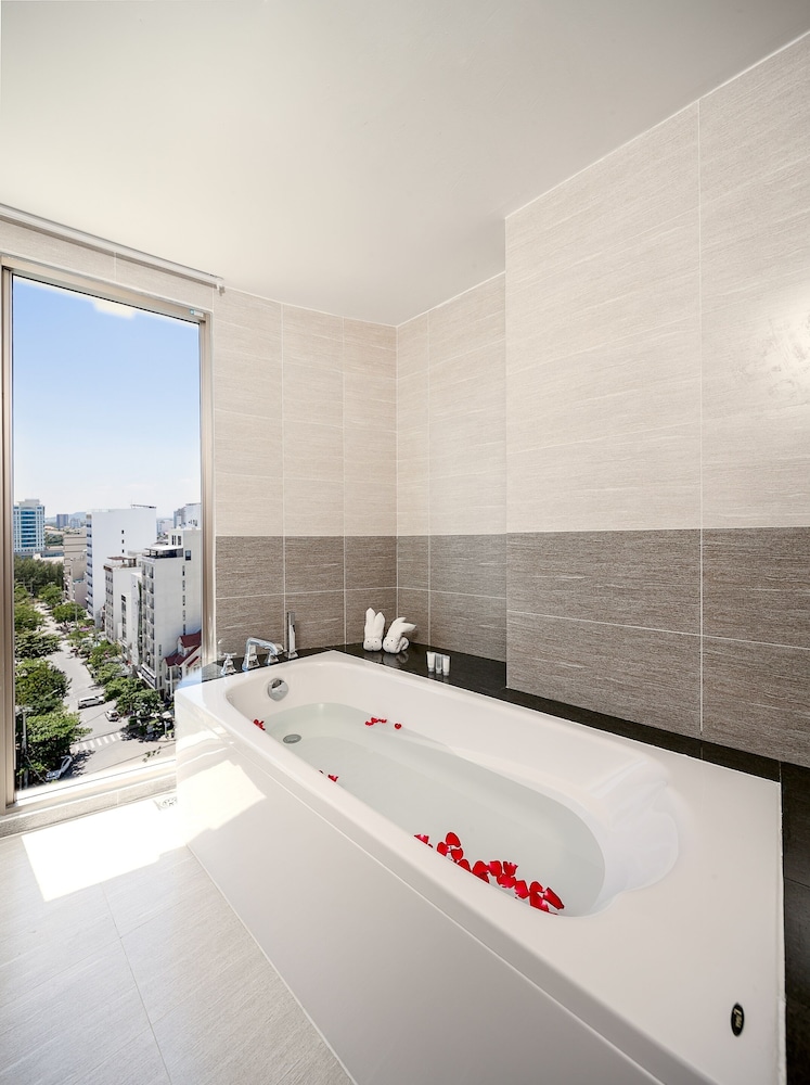 Deluxe Apartment, 1 Bedroom, Partial Ocean View photo 3