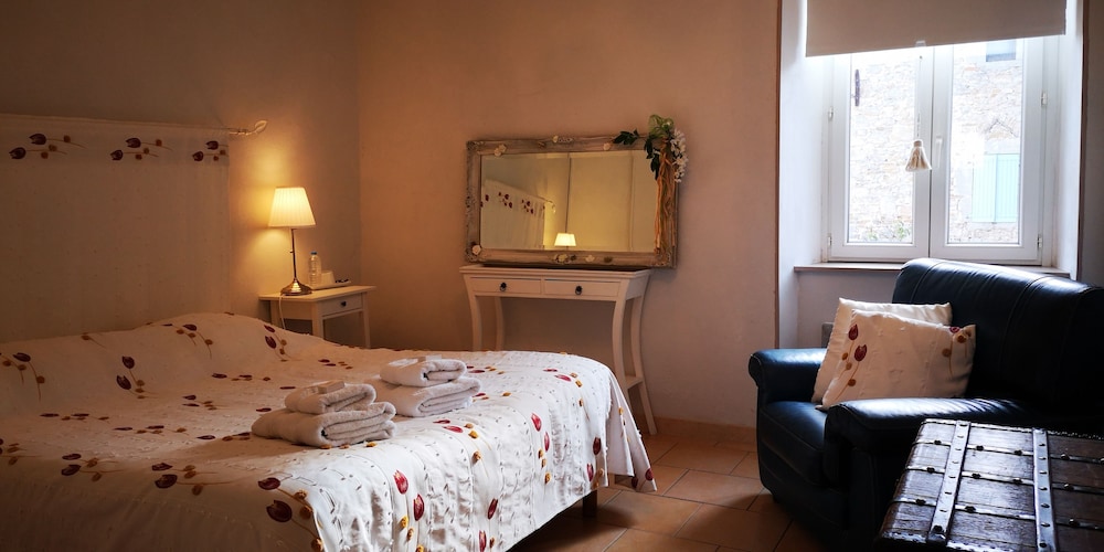 Traditional Suite, 1 Queen Bed photo 1