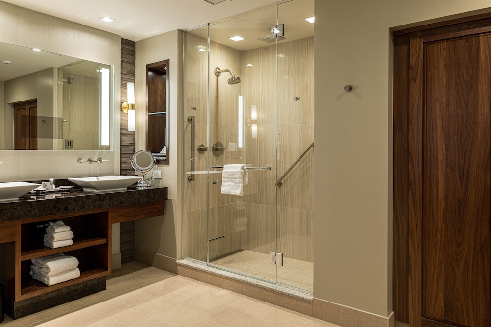 Club Luxury- 2 Queen Beds - Photo 2