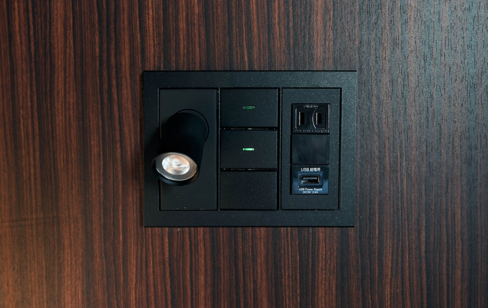 Standard Twin Room with Counter - Photo 17