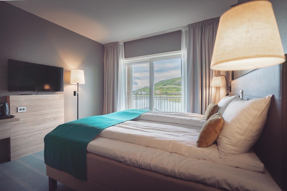 Superior Twin Room, Balcony, Partial Sea View