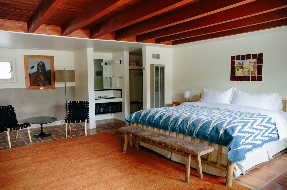 Deluxe Room, 1 King Bed - Photo 2