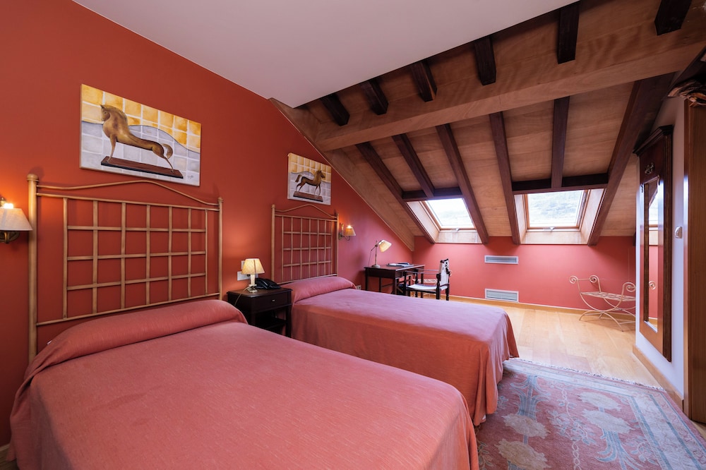 Double or Twin Room, Mountain View photo 2