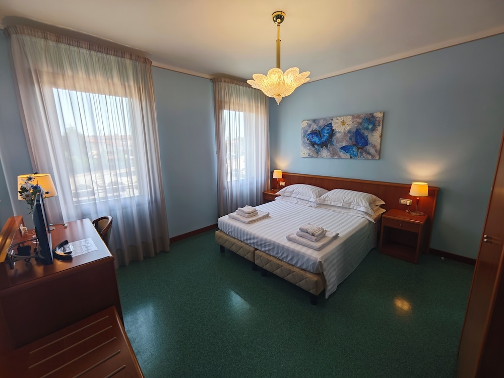 Double or Twin Room photo 1