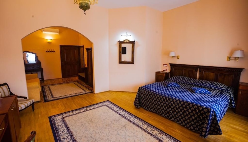 Deluxe Double Room with view - Photo 11