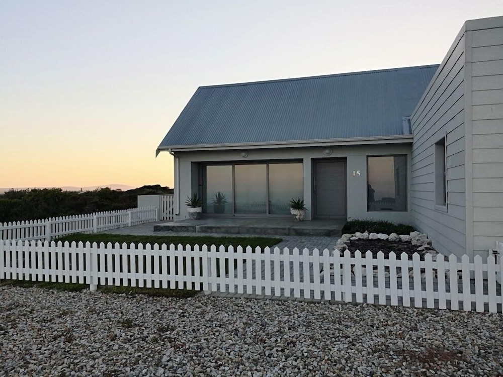 House, 3 Bedrooms photo 2