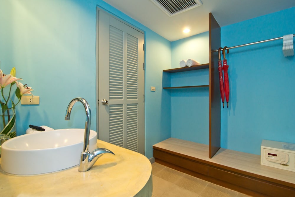 Superior Bungalow - Photo 6