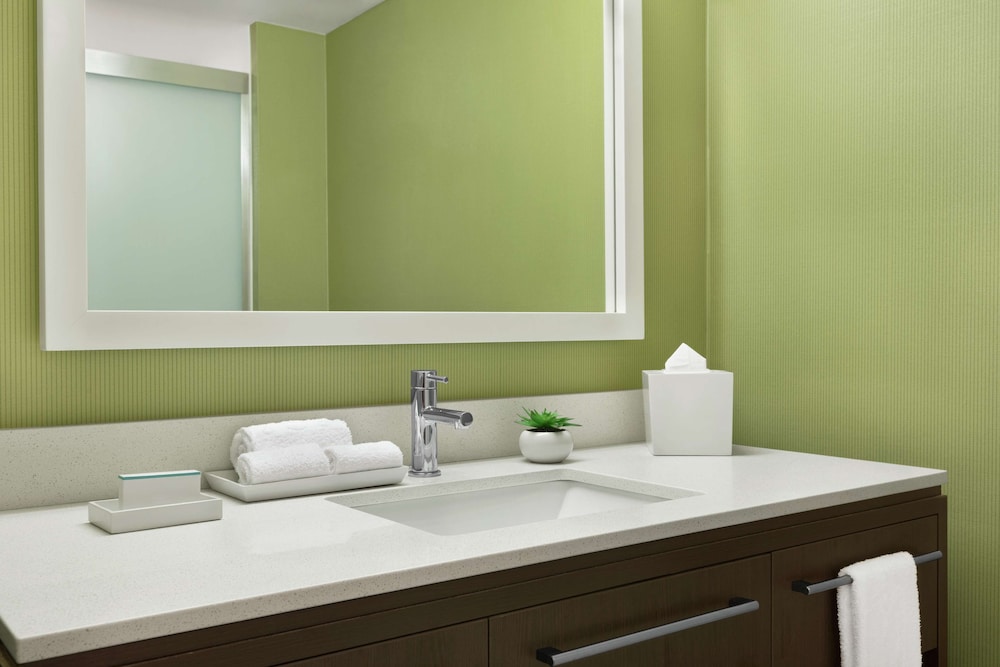 Studio, 1 King Bed, Accessible, Bathtub