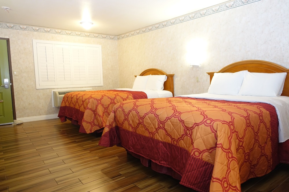 Standard Room, 2 Queen Beds, Refrigerator & Microwave photo 1