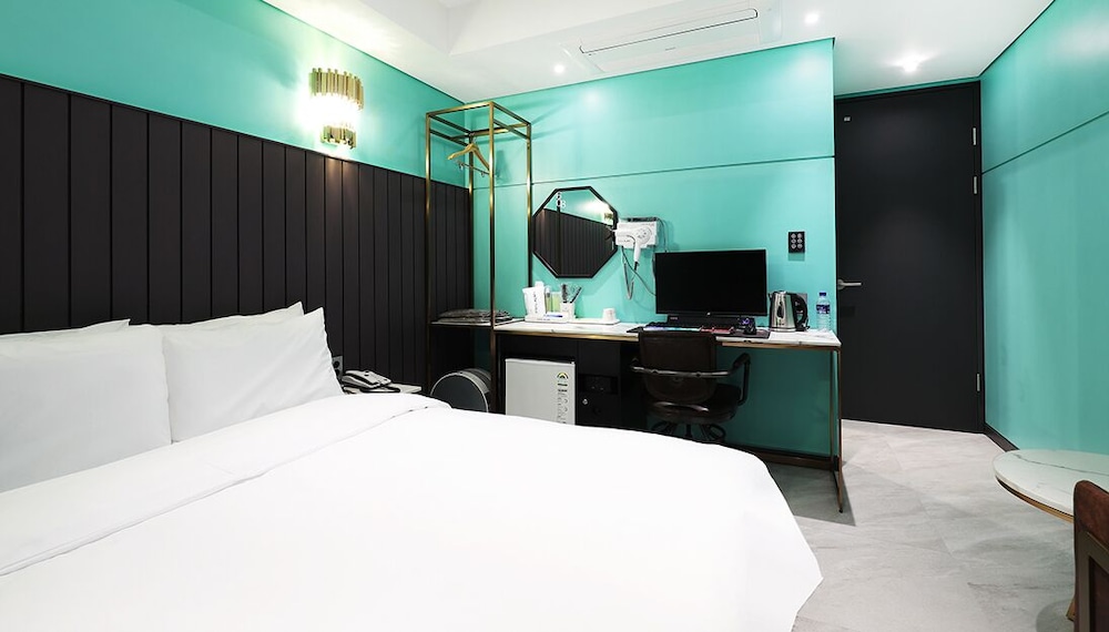 Deluxe Room - Photo 8