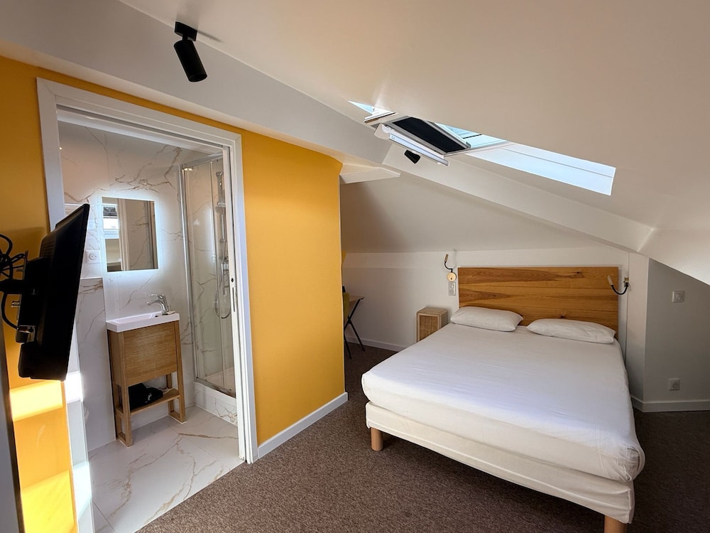 Deluxe Double Room - Photo 10