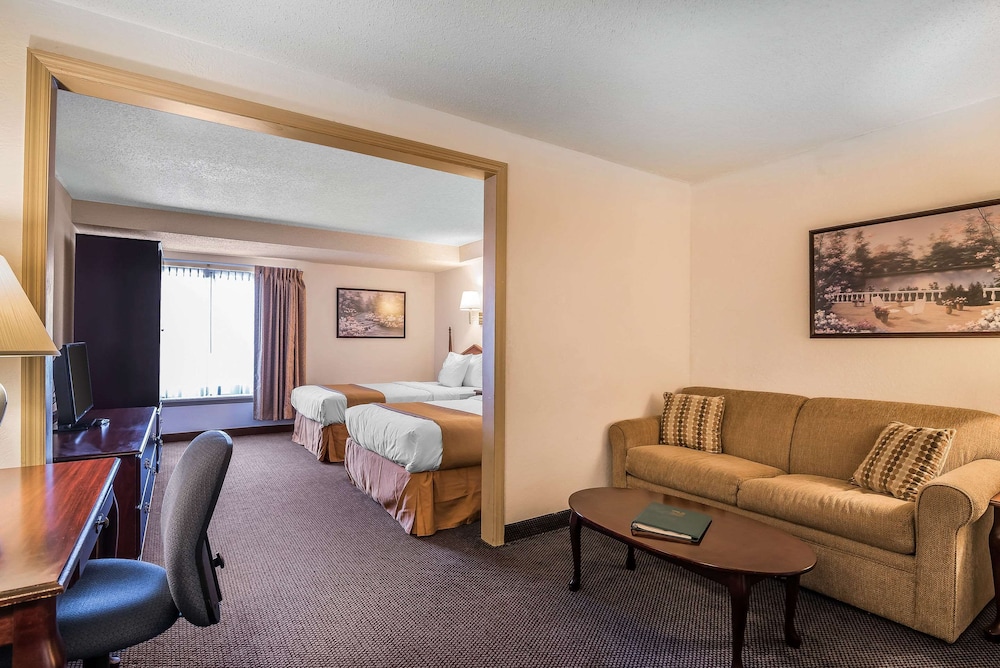 Suite, 2 Double Beds, Non Smoking photo 2