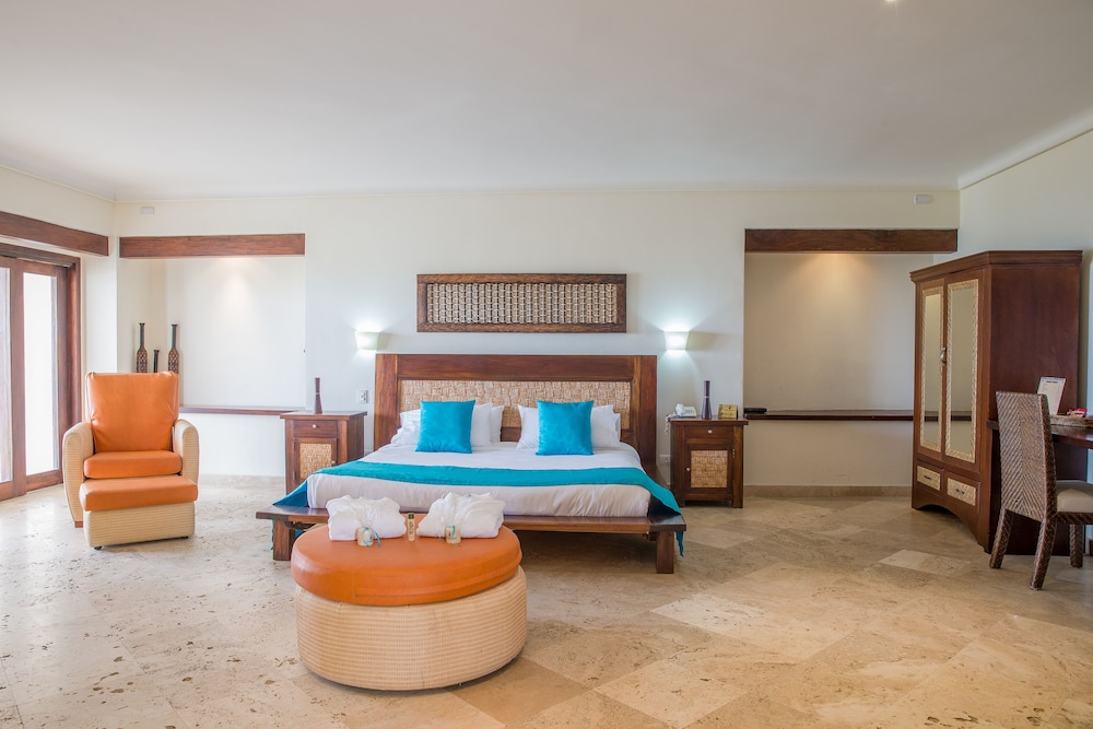 Suite, 1 King Bed photo 3
