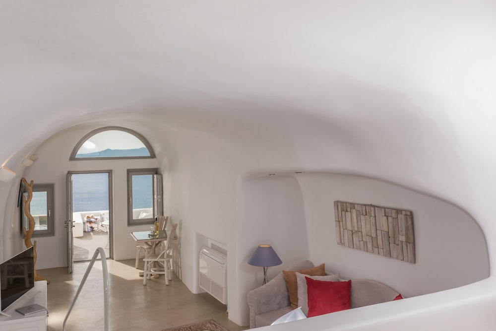 Suite, Private Pool (Master,  Caldera View) - Photo 10