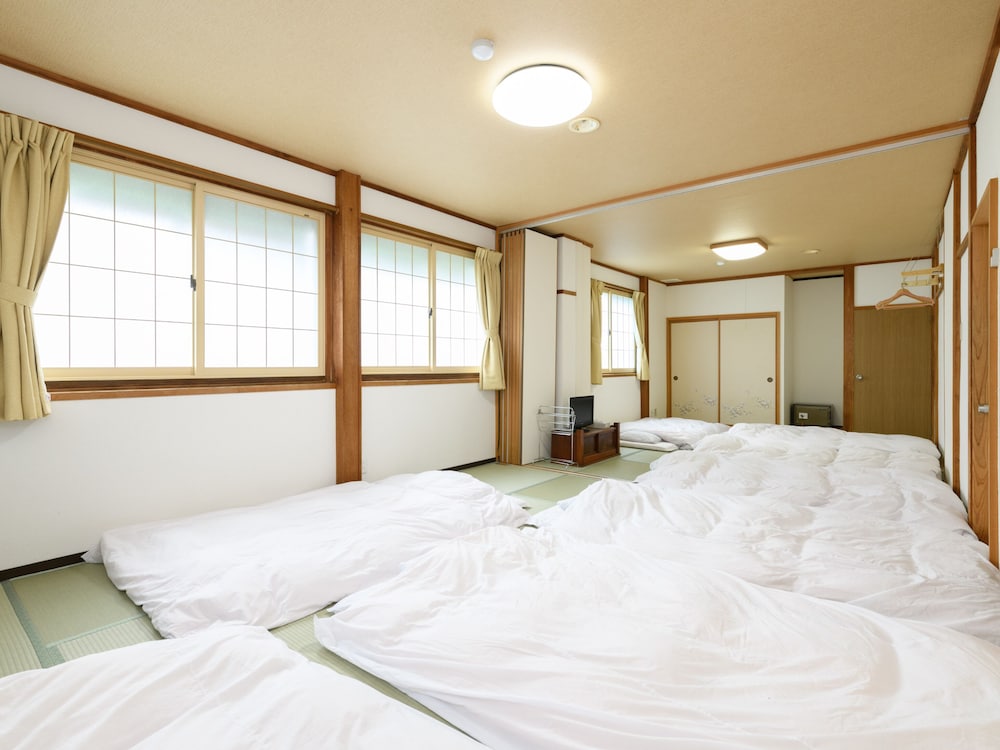 Japanese Room with Shared Washroom ( 8 pax) Non Smoking