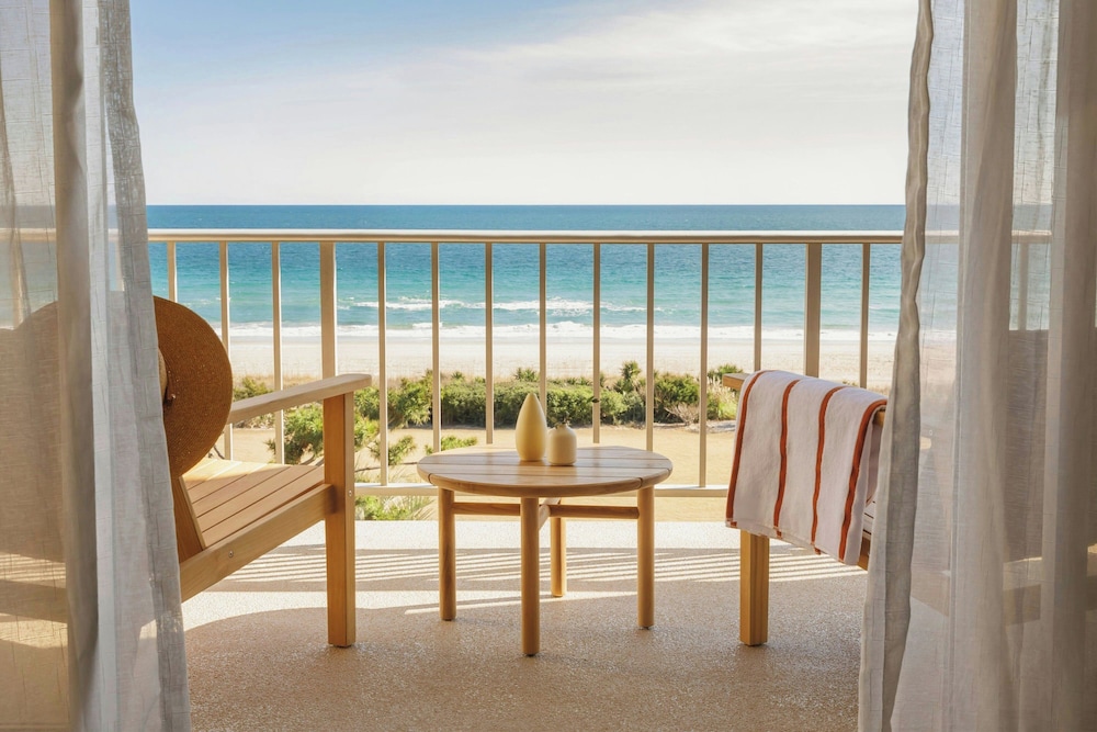 Oceanfront King with Balcony - Photo 4