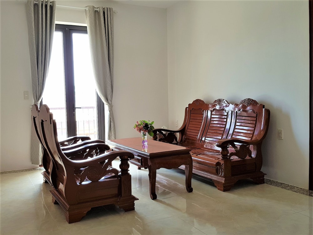 Deluxe Family Room, Pool View photo 3