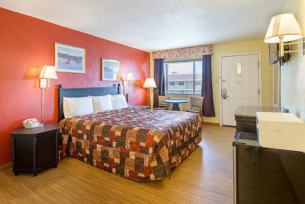Room, 1 King Bed (Upstairs) - Photo 4