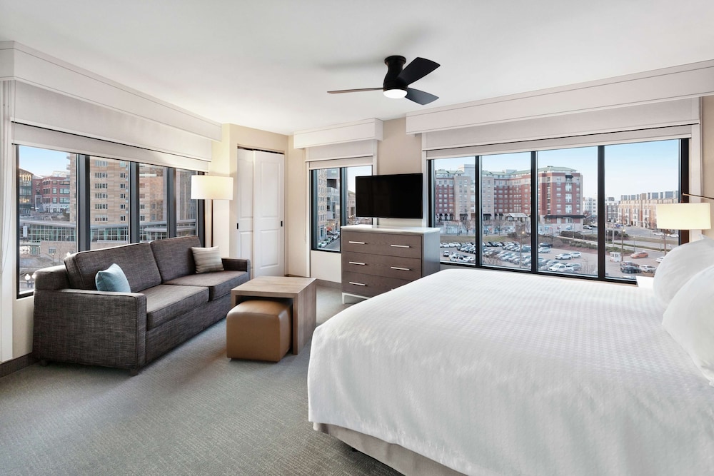 Suite, 1 King Bed, Accessible (Roll-In Shower) - Photo 5