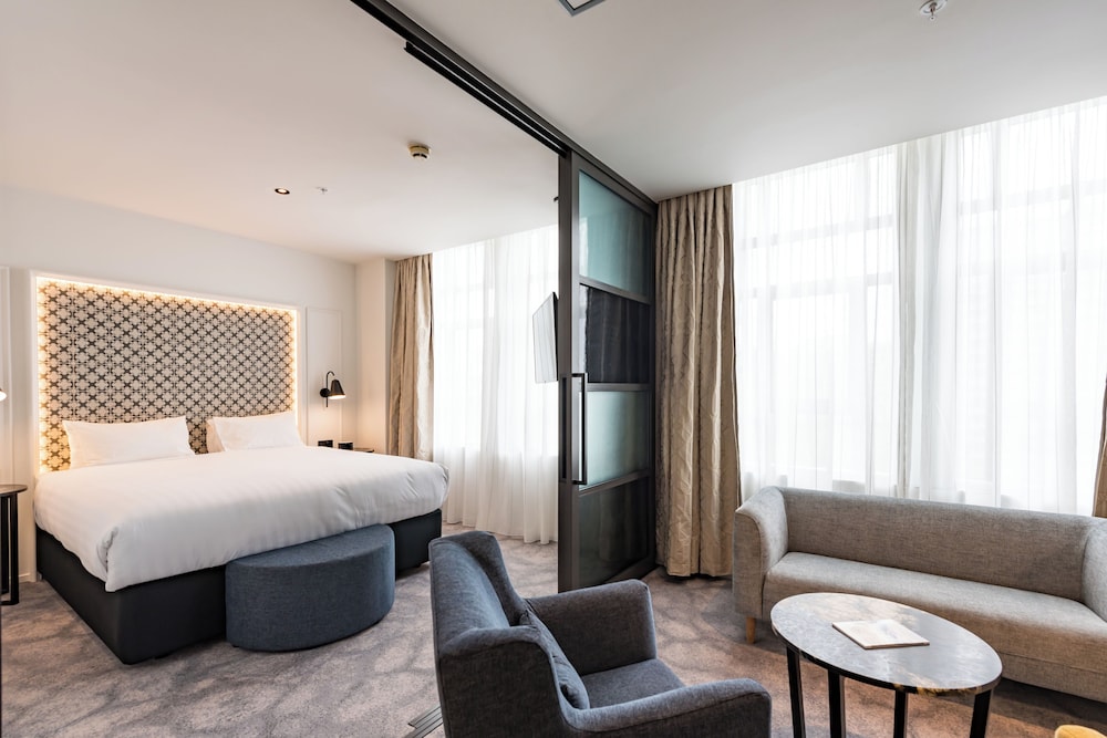 Junior Suite, 1 King Bed photo 1