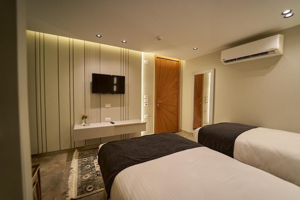 Standard Twin Room - Photo 6