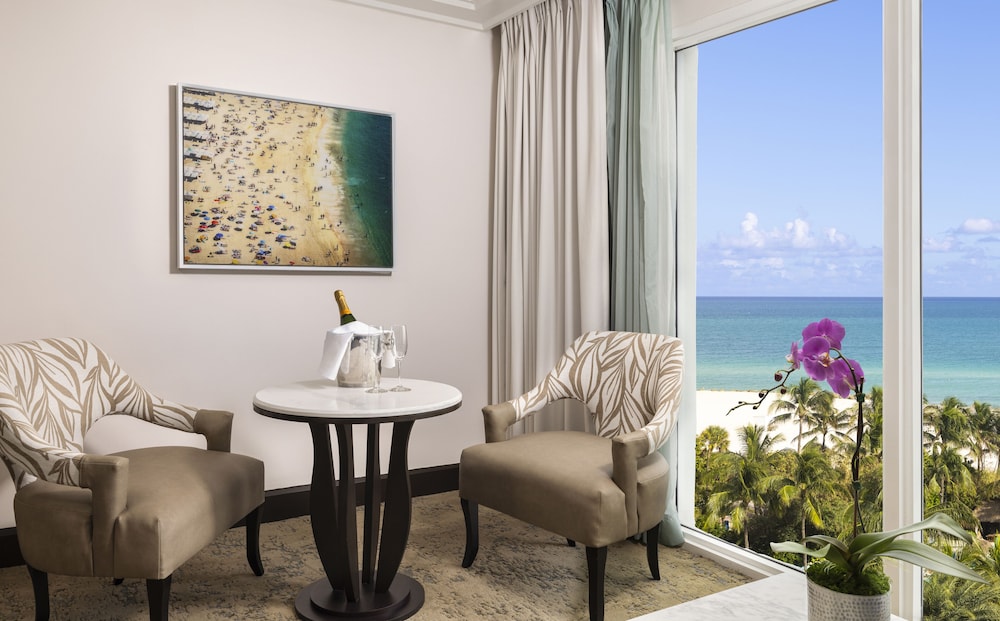 Deluxe Room, 1 King Bed with Sofa bed, Ocean View thumbnail 6