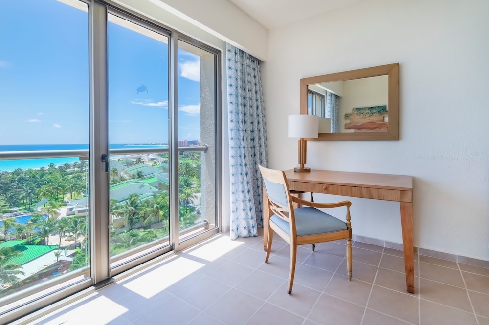 Suite, Ocean View (master)