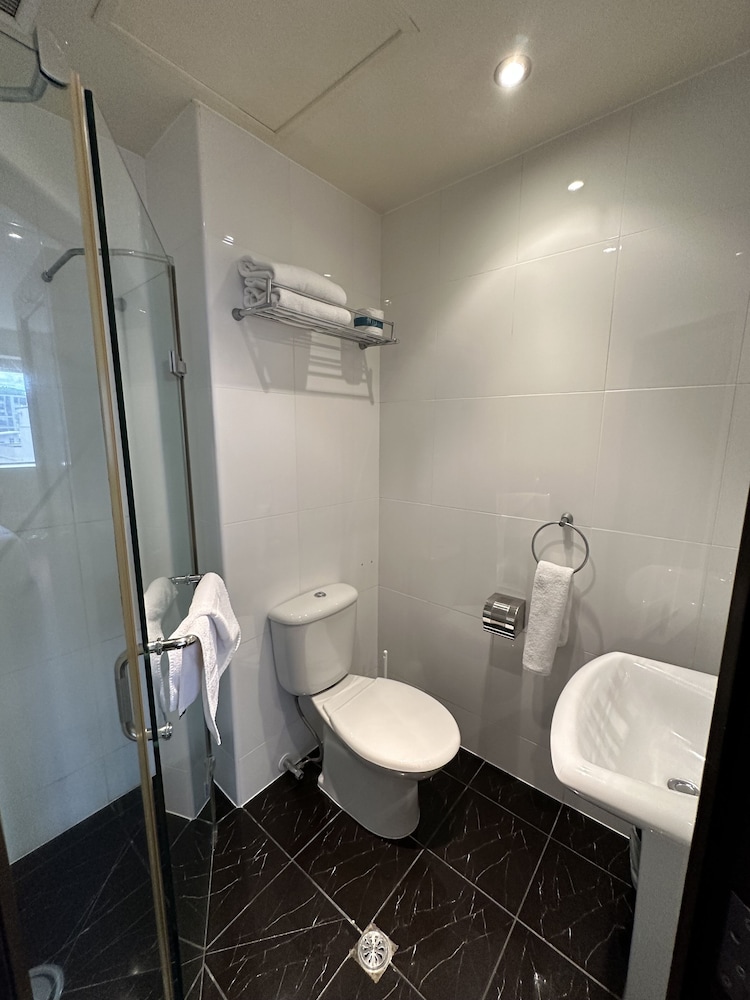 Premium King Split Room - Photo 5