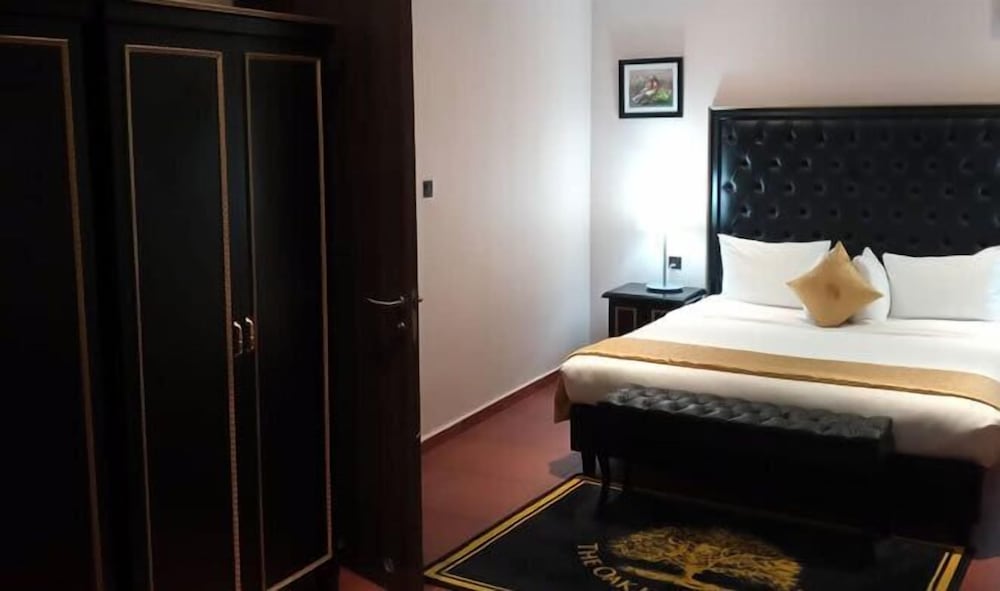Executive Suite - Photo 1