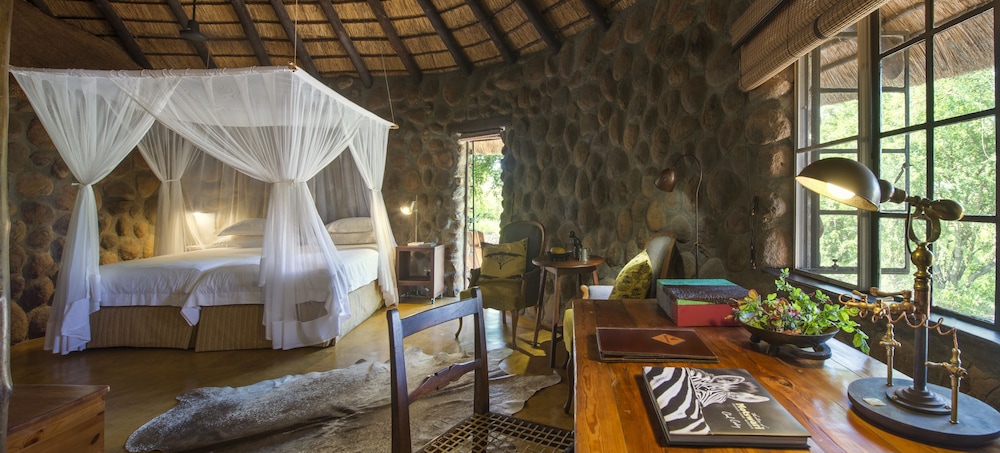 Luxury Private Bungalow with 2 Game Drives