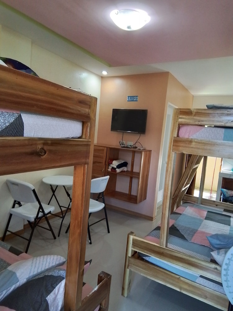 Basic Quadruple Room photo 2
