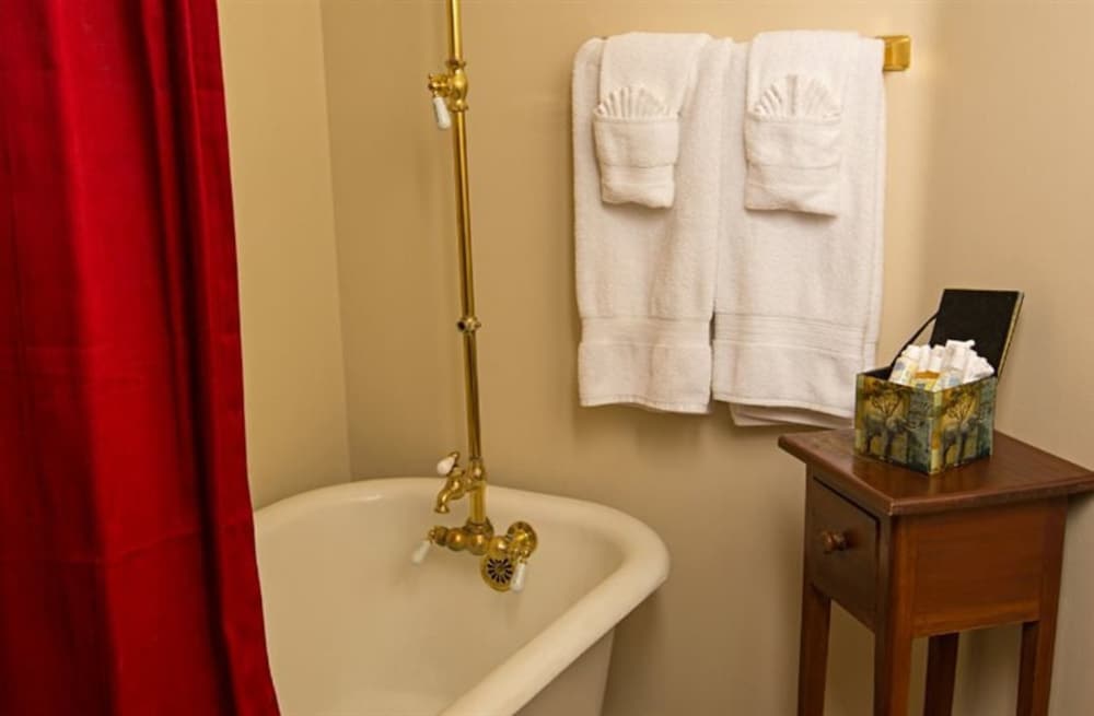 Room, Private Bathroom (#10 Tapestry) photo 2