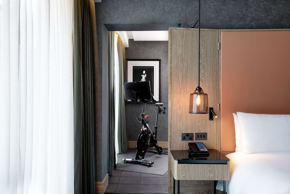 Room, 1 King Bed (w/ Peloton Bike) - Lounge Access thumbnail 5