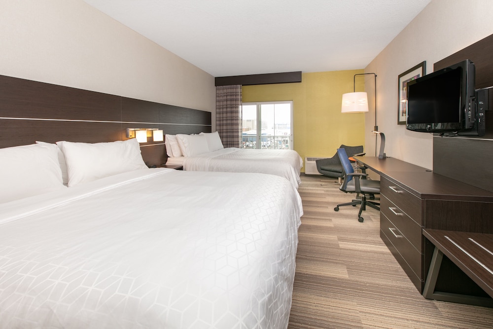 Standard Room, Multiple Beds - Photo 11