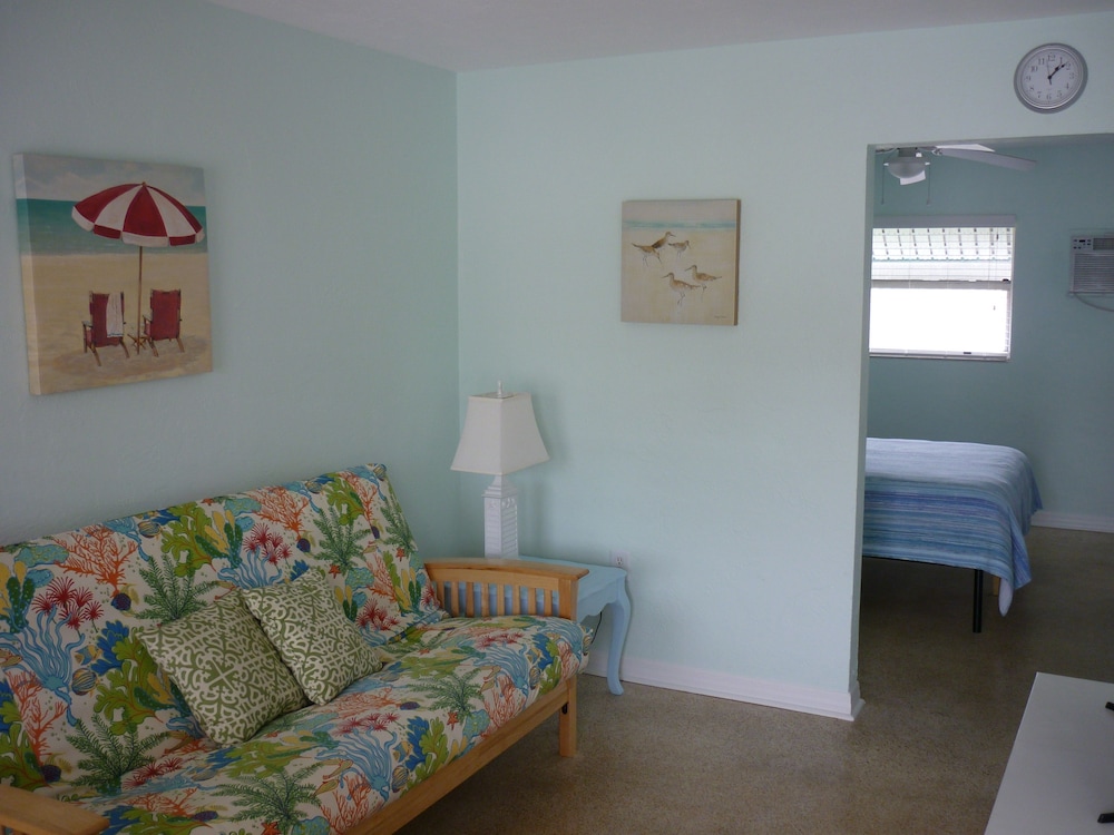 Studio Kitchenette ( Efficiency) 1 Queen Bed photo 1