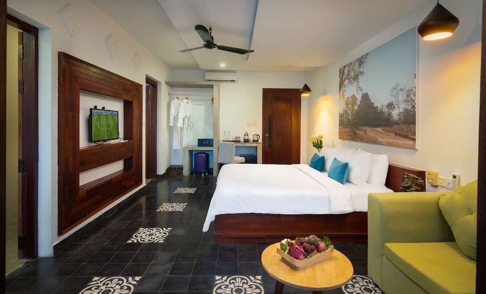 Suite Room Pool View - Photo 7