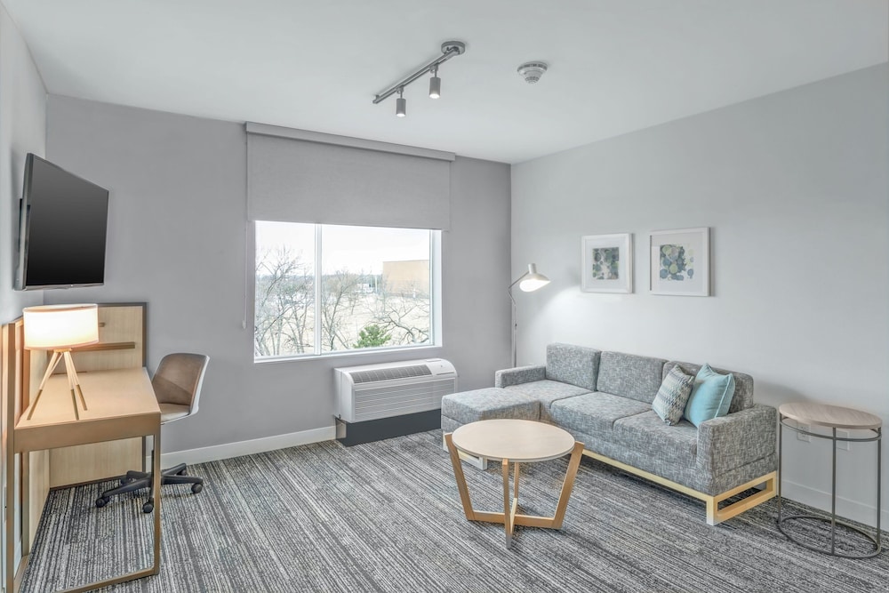 Suite, 1 Bedroom - Photo 1
