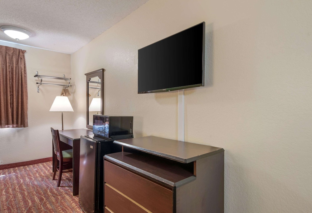 Standard Room, 2 Double Beds, Smoking photo 3