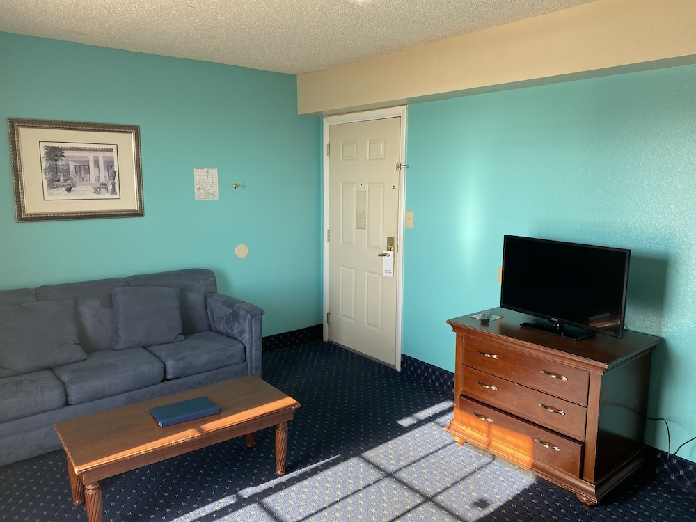 Standard Room, 1 King Bed with Sofa bed, Partial Ocean View - Photo 7
