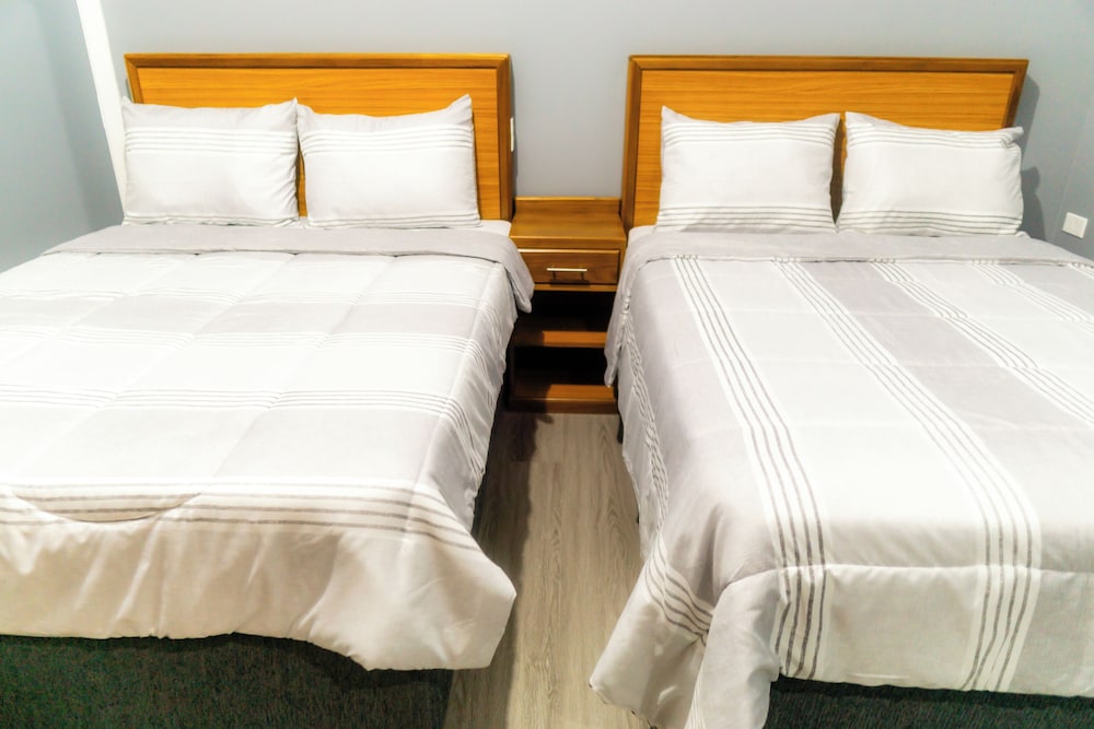 Deluxe Suite, Multiple Beds, Kitchenette, Courtyard View