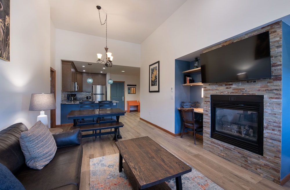Condo, 2 Bedrooms