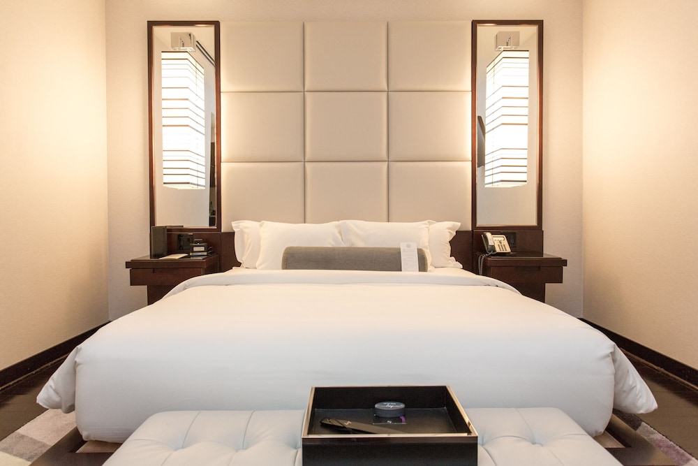 Suite, 1 King Bed, City View - Photo 4