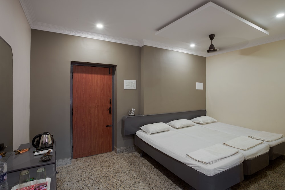 Deluxe Double Room, 1 Bedroom, Smoking, City View photo 1