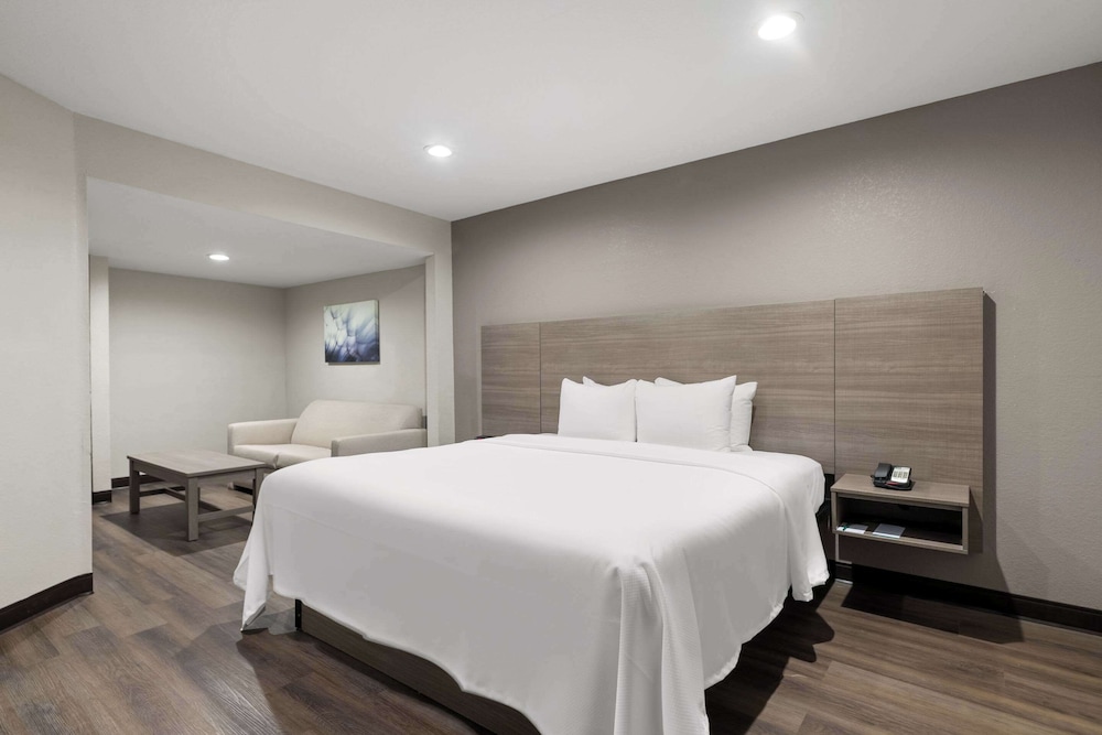 Suite, 1 King Bed with Sofa bed, Non Smoking - Photo 1