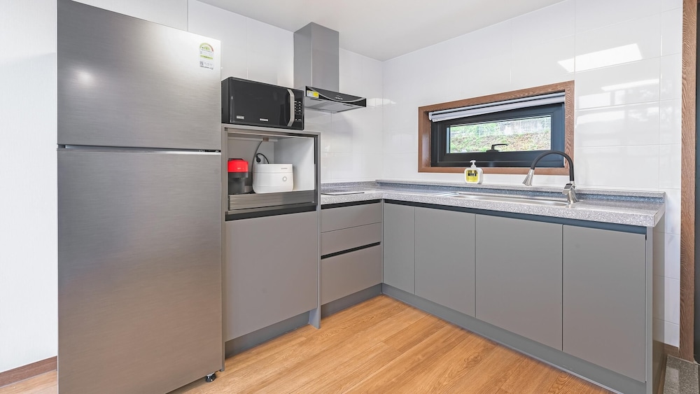 Basic Room, 1 Bedroom (101 Ho) - Photo 10