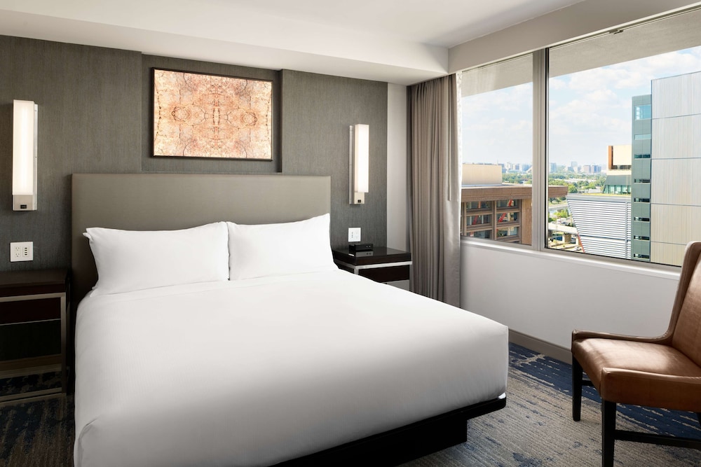 1 King Junior Suite Hearing Accessible