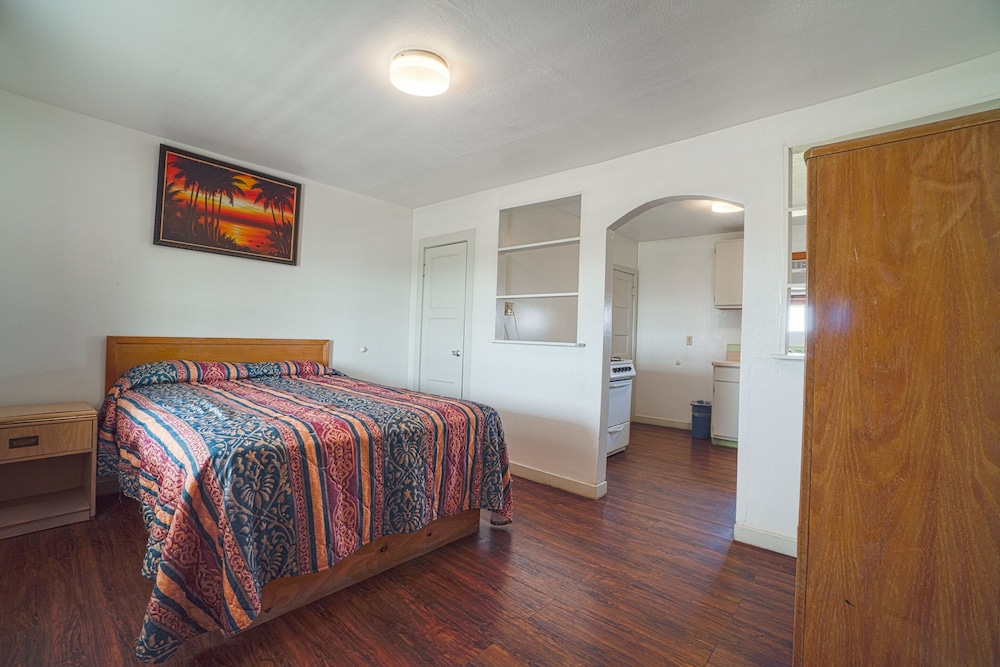 Room, 1 Queen Bed, Smoking, Kitchenette photo 1