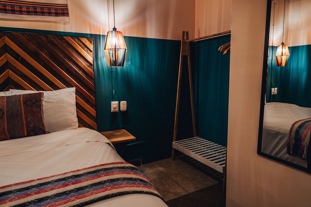 Small Room with Shared Bathroom photo 1