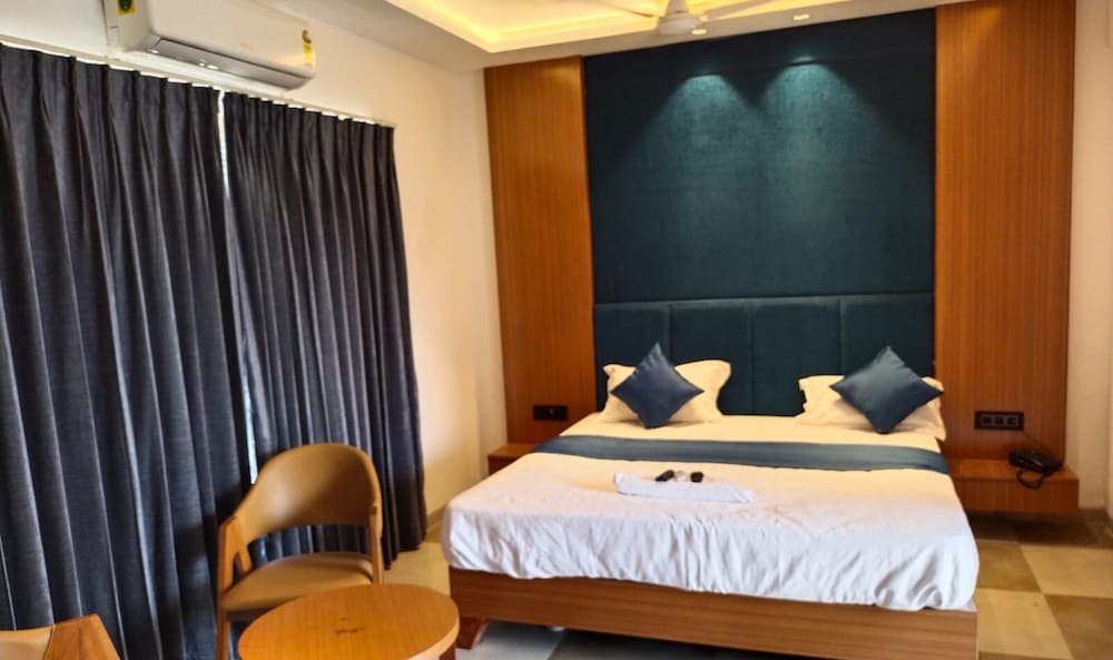 Deluxe Room, City View